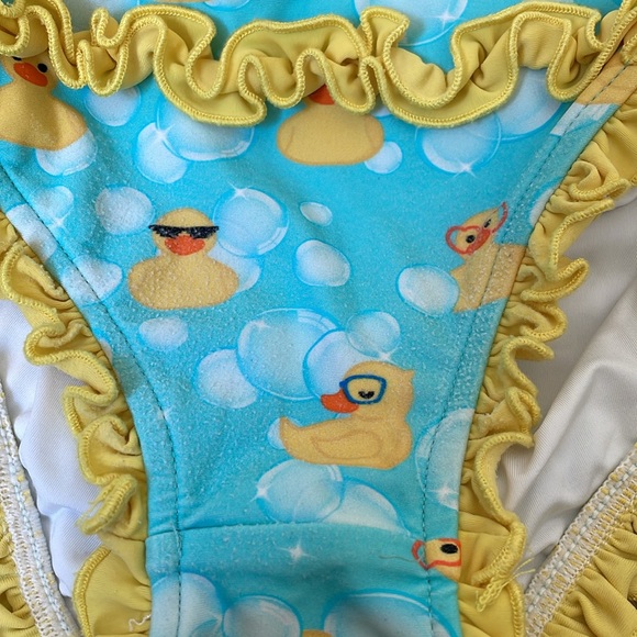 Posh Peanut Girl's Long Sleeve Ruffled Rash Guard Swimsuit - Ducky - size 5T - Picture 4 of 6